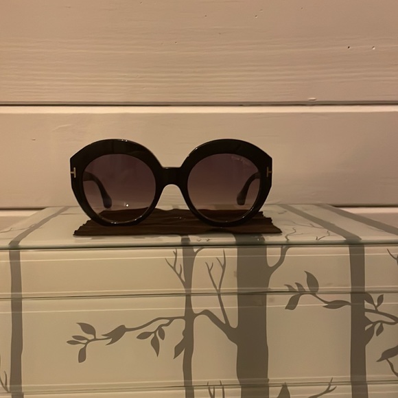 Tom Ford Sunglasses - Picture 2 of 4